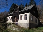 Spoluvlastnický podíl&nbsp;11/24 na&nbsp;pozemku, rodinném domě a&nbsp;jiné stavbě