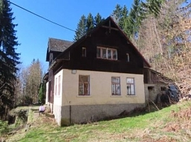 Spoluvlastnický podíl&nbsp;11/24 na&nbsp;pozemku, rodinném domě a&nbsp;jiné stavbě